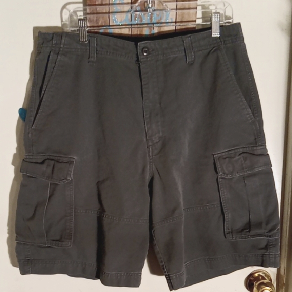 Men's Gray.cargo shorts. Good condition brand OP Size 36.